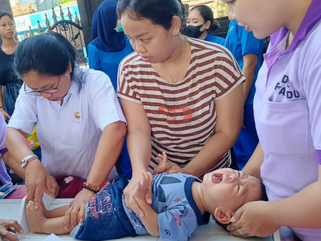 Cegah Stunting dengan Kegiatan Posyandu Balita di Banjar Kwanji, Desa Dalung